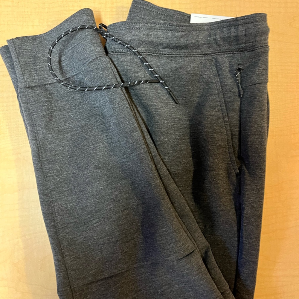 NWT American eagle Mens joggers dark grey